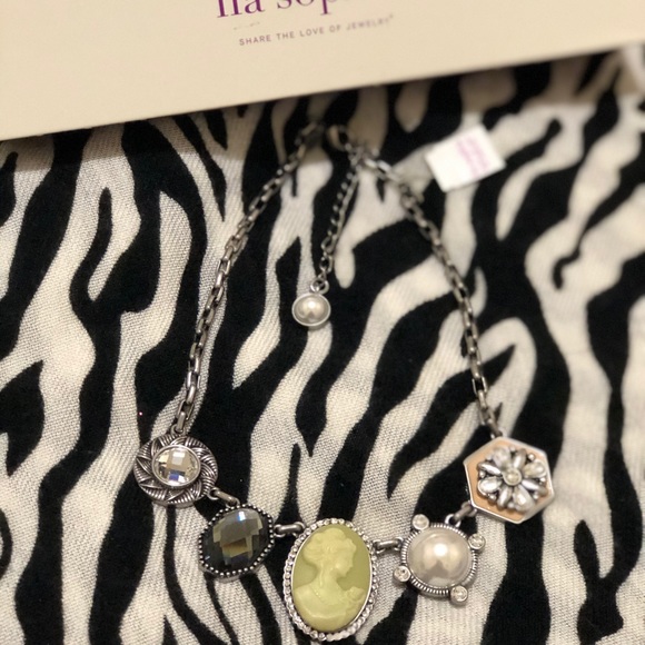 Lia Sophia Jewelry - Gorgeous Gunmetal Necklace Lia Sophia Jewelry - Gorgeous Gunmetal Necklace